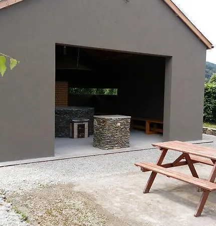 Gospodarstwo Agroturystyczne-pensjonat Sad 住宿加早餐酒店