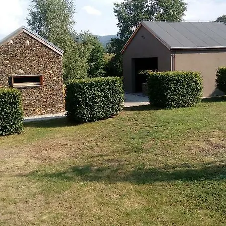 Gospodarstwo Agroturystyczne-pensjonat Sad 住宿加早餐酒店 3*